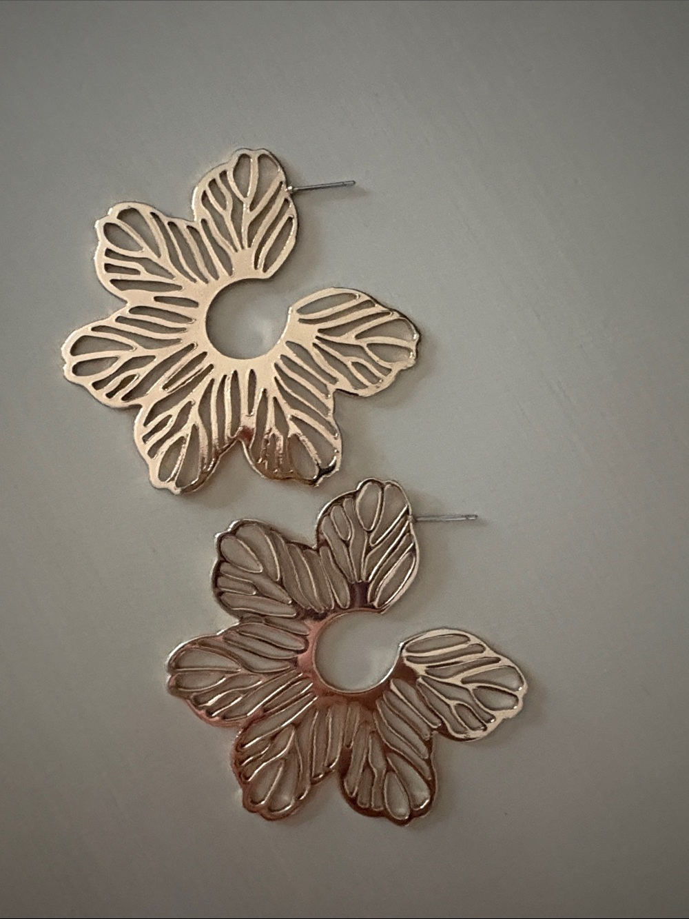 Like New-Gold Floral Cutout Hoop Earrings - Women Accessories